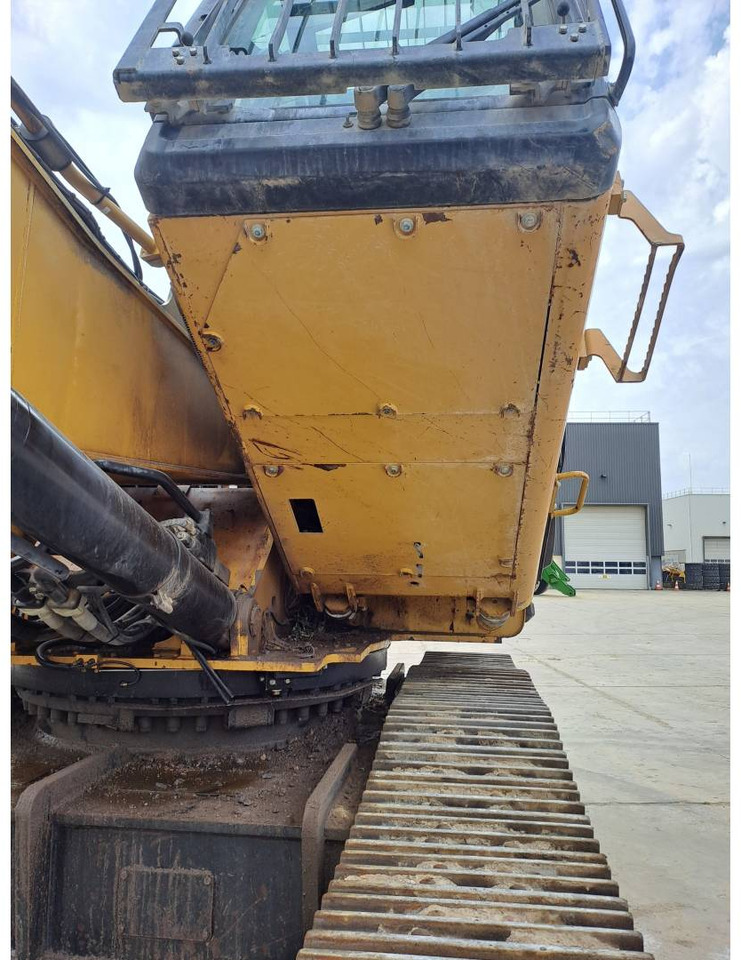 Ekskavator perayap CAT 340F UHD: gambar 22