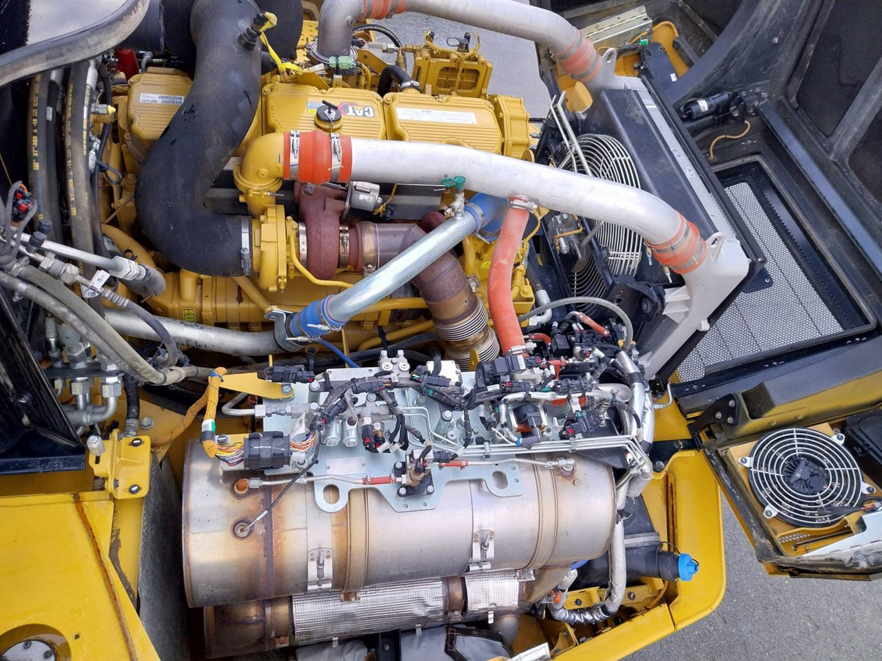 Tempat sampah artikulasi CAT 745: gambar 21 Tempat sampah artikulasi CAT 745: gambar 21