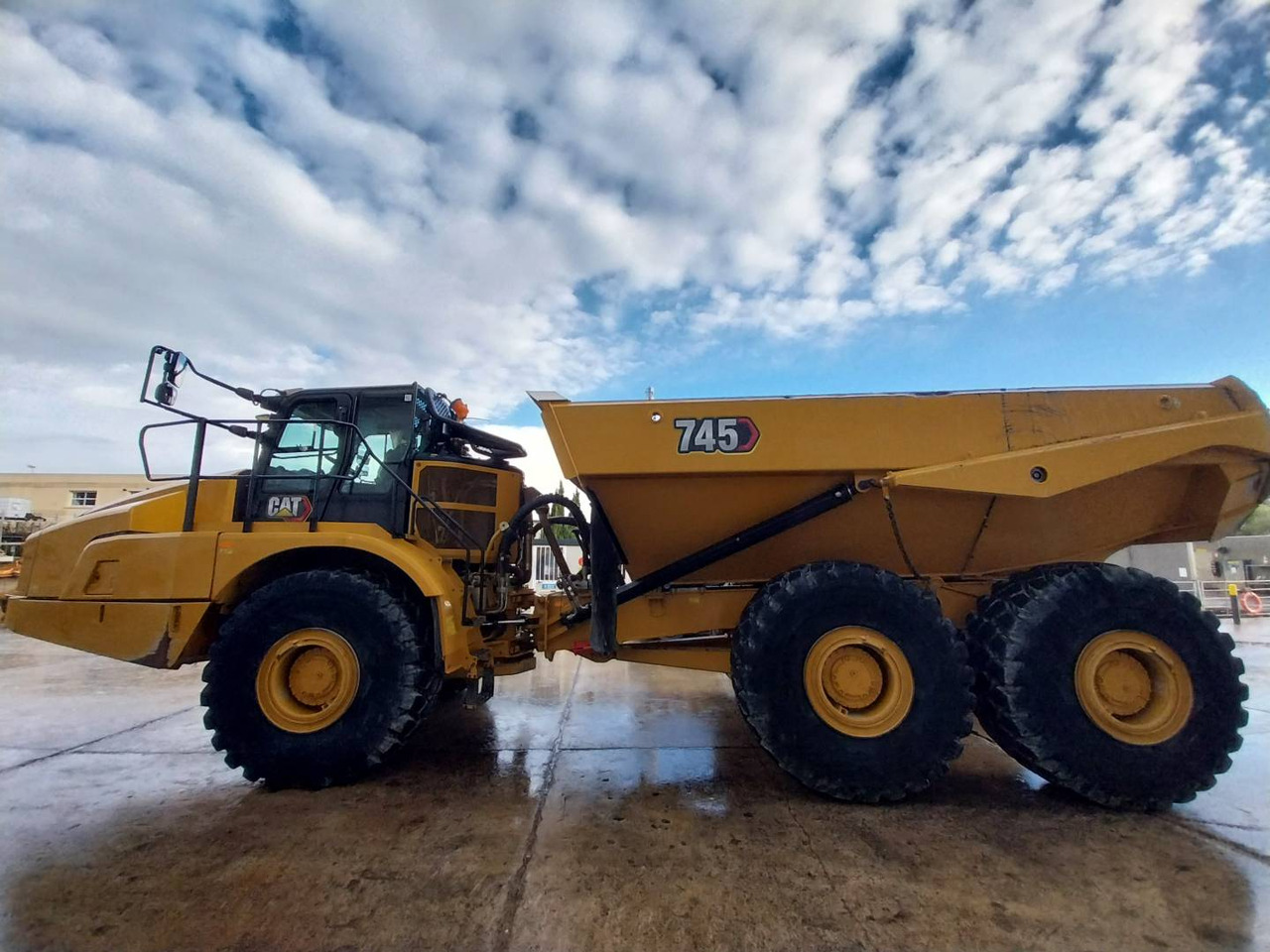 Tempat sampah artikulasi CAT 745: gambar 9 Tempat sampah artikulasi CAT 745: gambar 9