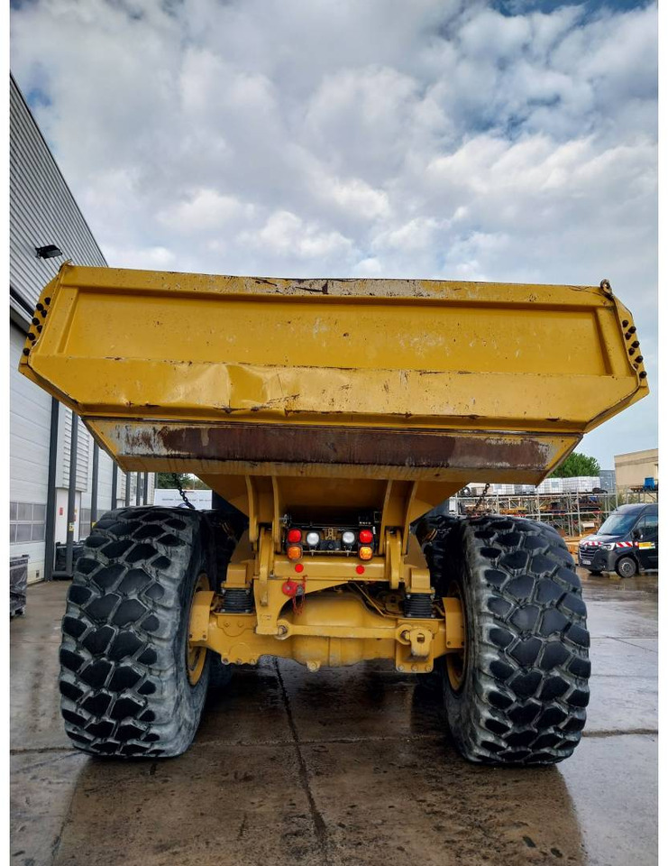 Tempat sampah artikulasi CAT 745: gambar 10 Tempat sampah artikulasi CAT 745: gambar 10