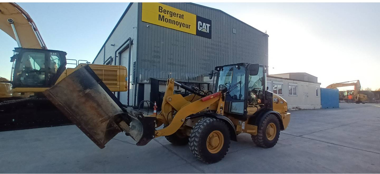 CAT 906 - Wheel loader: gambar 1 CAT 906 - Wheel loader: gambar 1