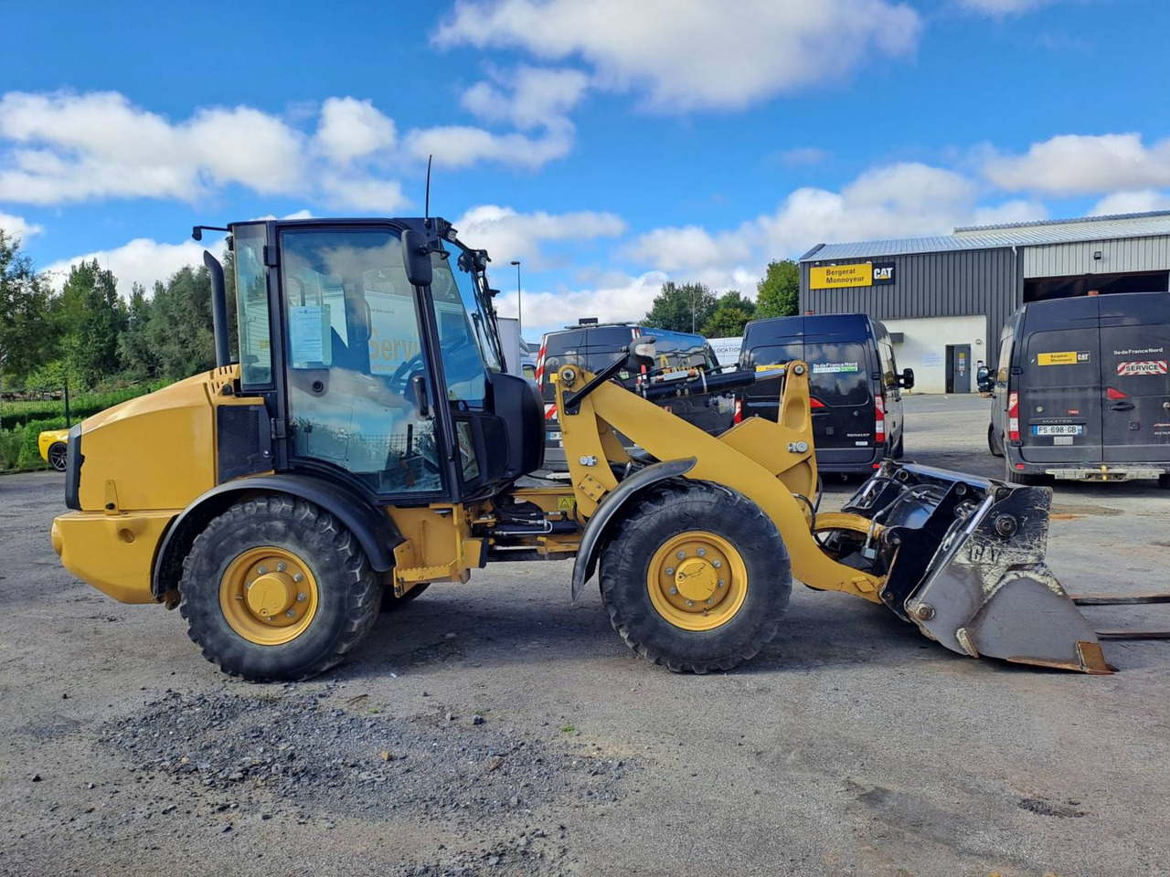 CAT 906M - Wheel loader: gambar 1 CAT 906M - Wheel loader: gambar 1