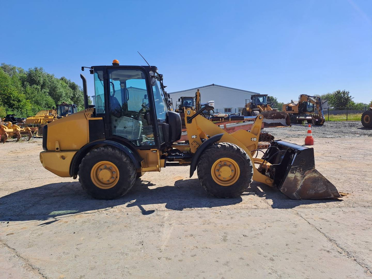 CAT 906M - Wheel loader: gambar 5 CAT 906M - Wheel loader: gambar 5