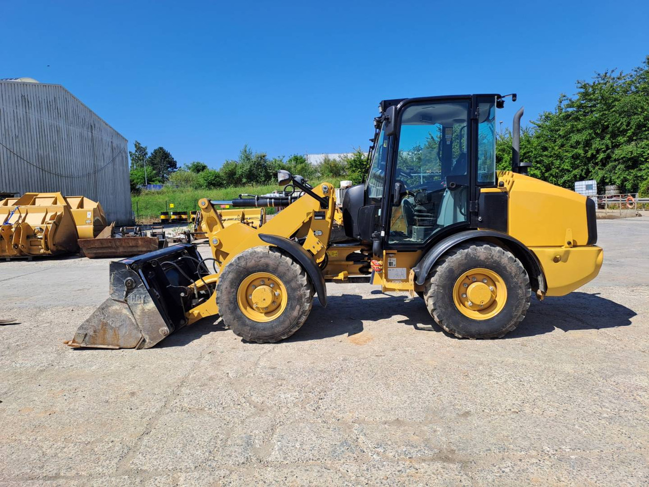 CAT 906M - Wheel loader: gambar 1 CAT 906M - Wheel loader: gambar 1