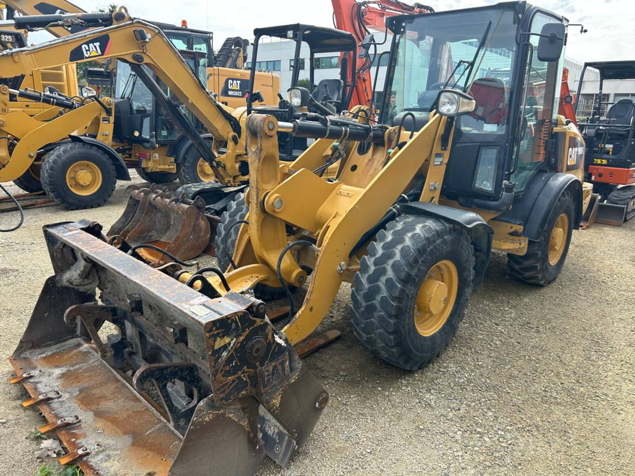 CAT 906M - Wheel loader: gambar 1 CAT 906M - Wheel loader: gambar 1