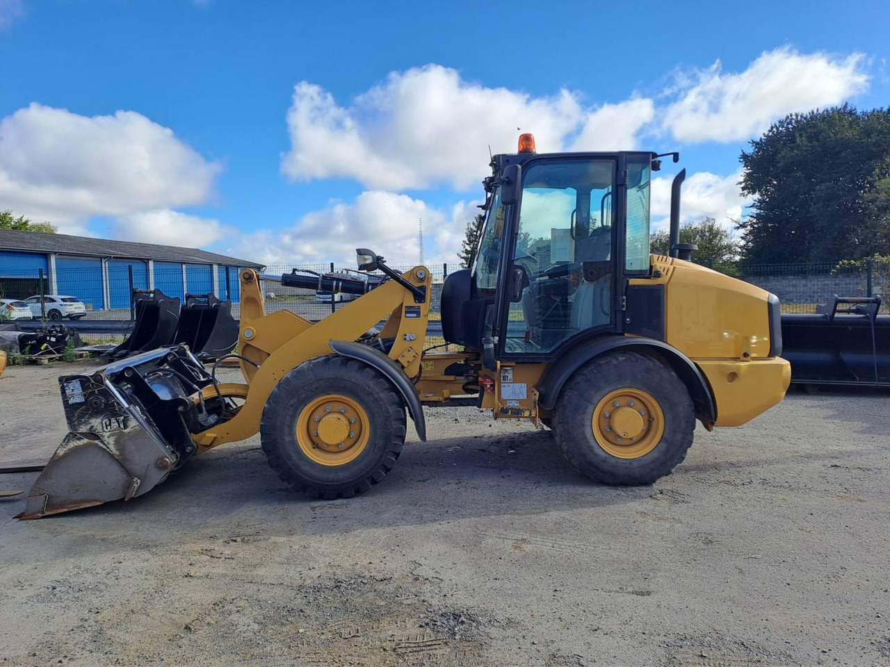 CAT 906M - Wheel loader: gambar 5 CAT 906M - Wheel loader: gambar 5