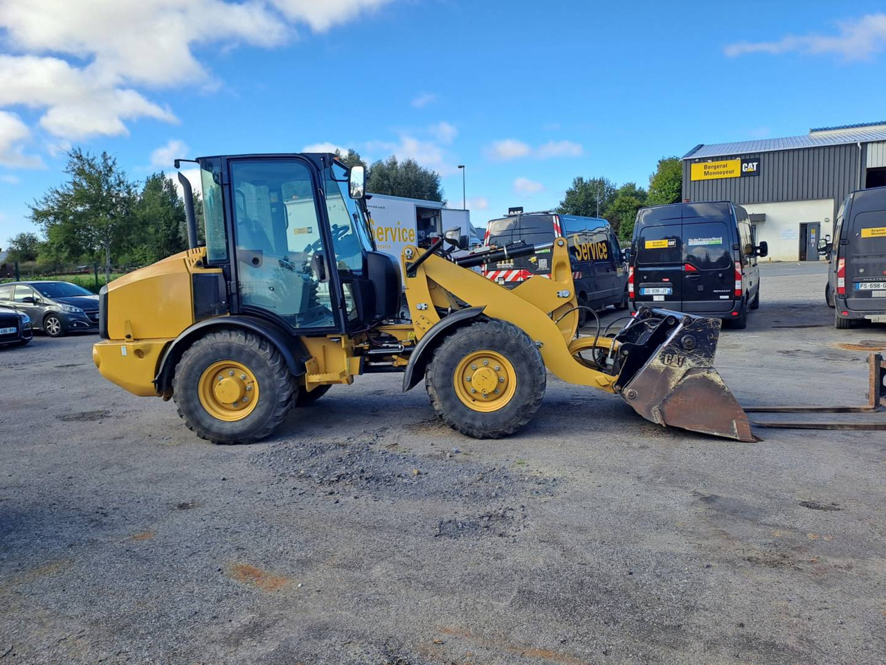 CAT 906M - Wheel loader: gambar 1 CAT 906M - Wheel loader: gambar 1