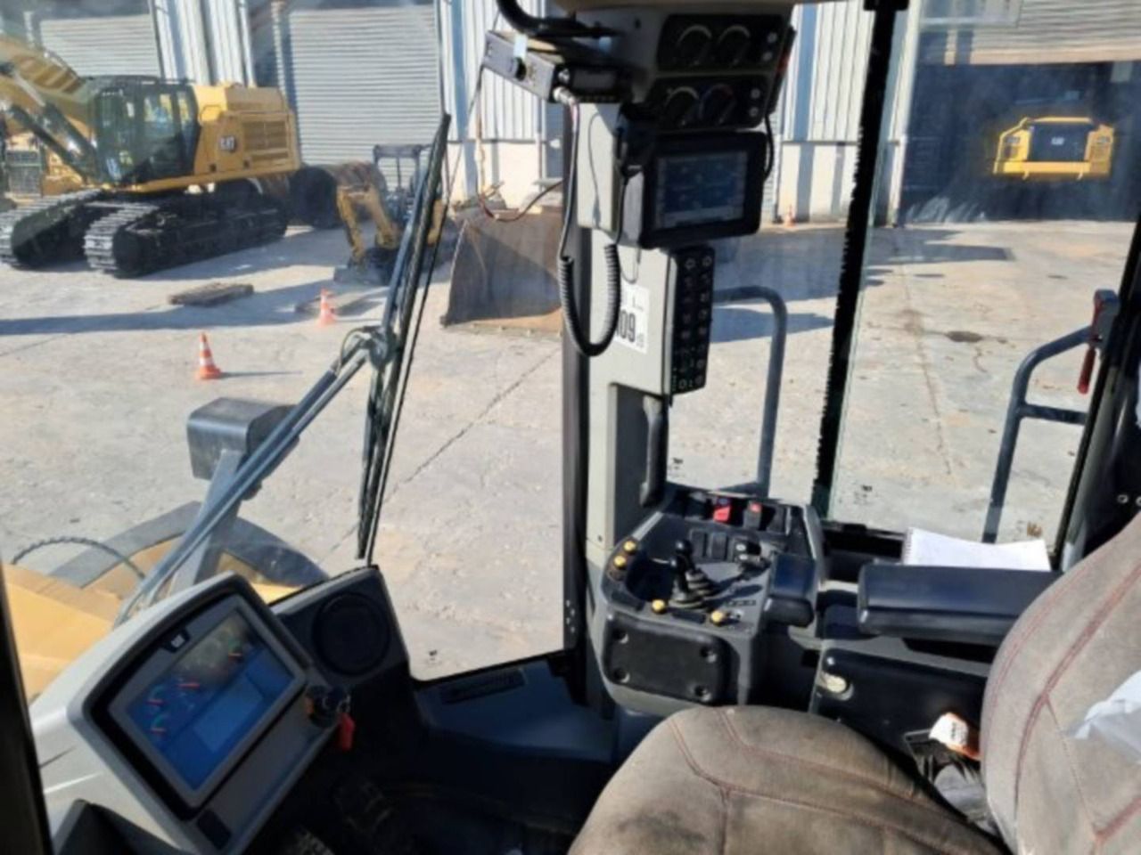 Wheel loader CAT 982M: gambar 11