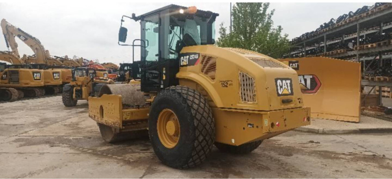 CAT CS74B 4F - Pemadat: gambar 2 CAT CS74B 4F - Pemadat: gambar 2