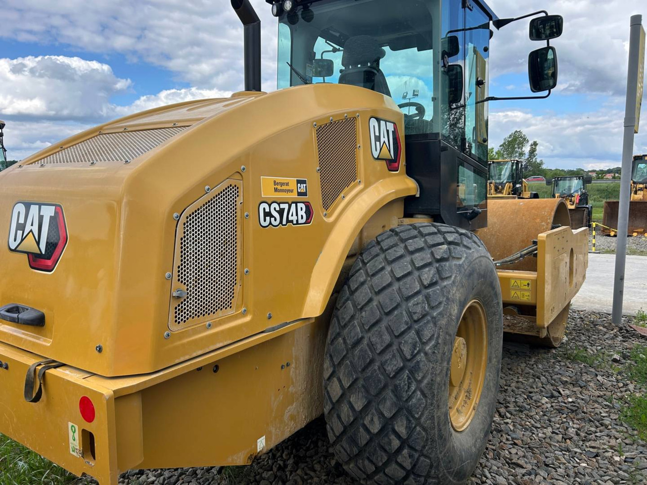 CAT CS74B 4F - Pemadat: gambar 3 CAT CS74B 4F - Pemadat: gambar 3