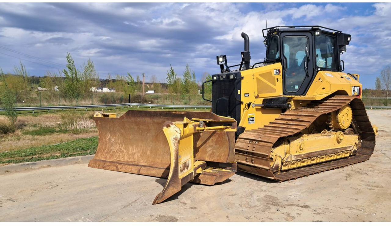 CAT D5 - Bulldozer: gambar 1 CAT D5 - Bulldozer: gambar 1