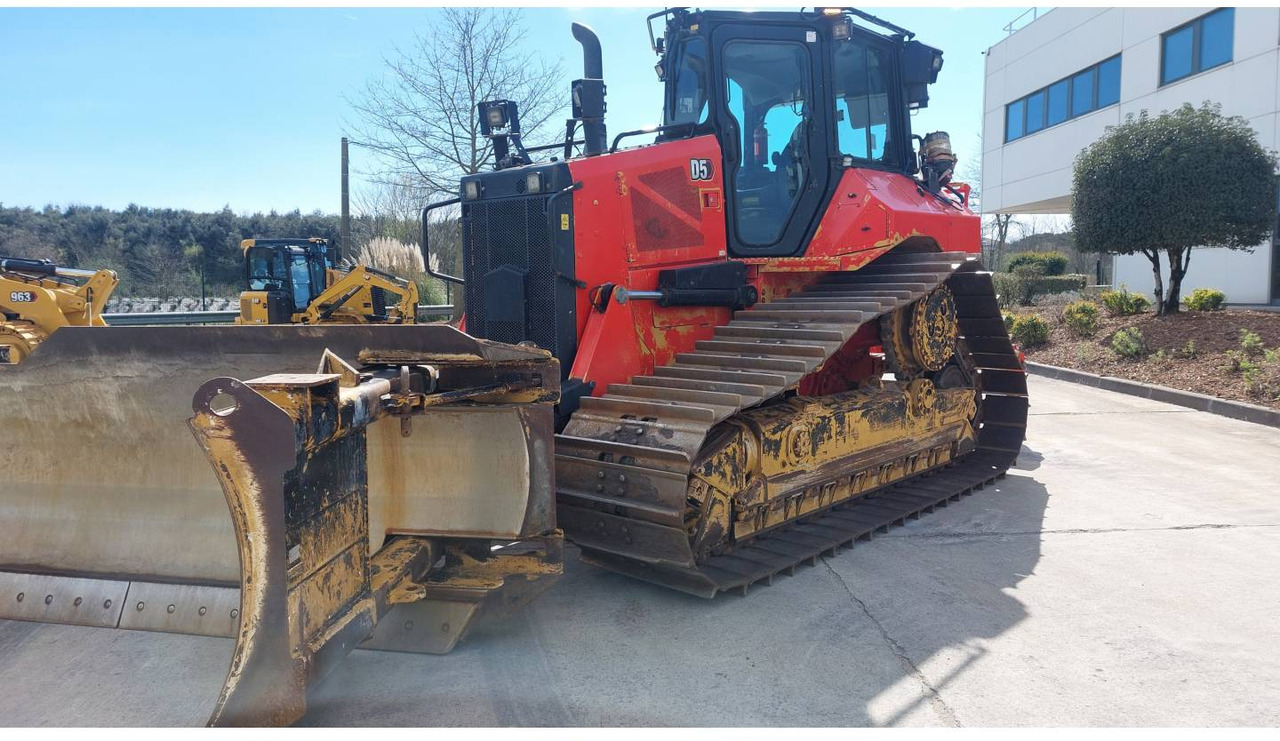 CAT D5 - Bulldozer: gambar 1 CAT D5 - Bulldozer: gambar 1