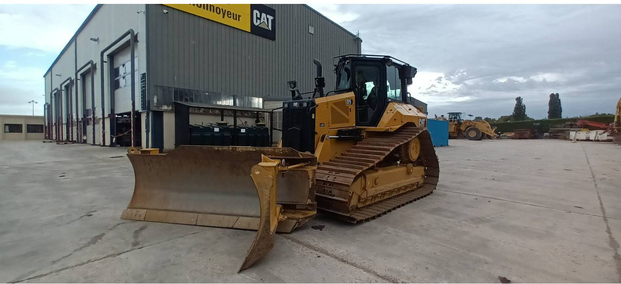 CAT D5 - Bulldozer: gambar 1 CAT D5 - Bulldozer: gambar 1