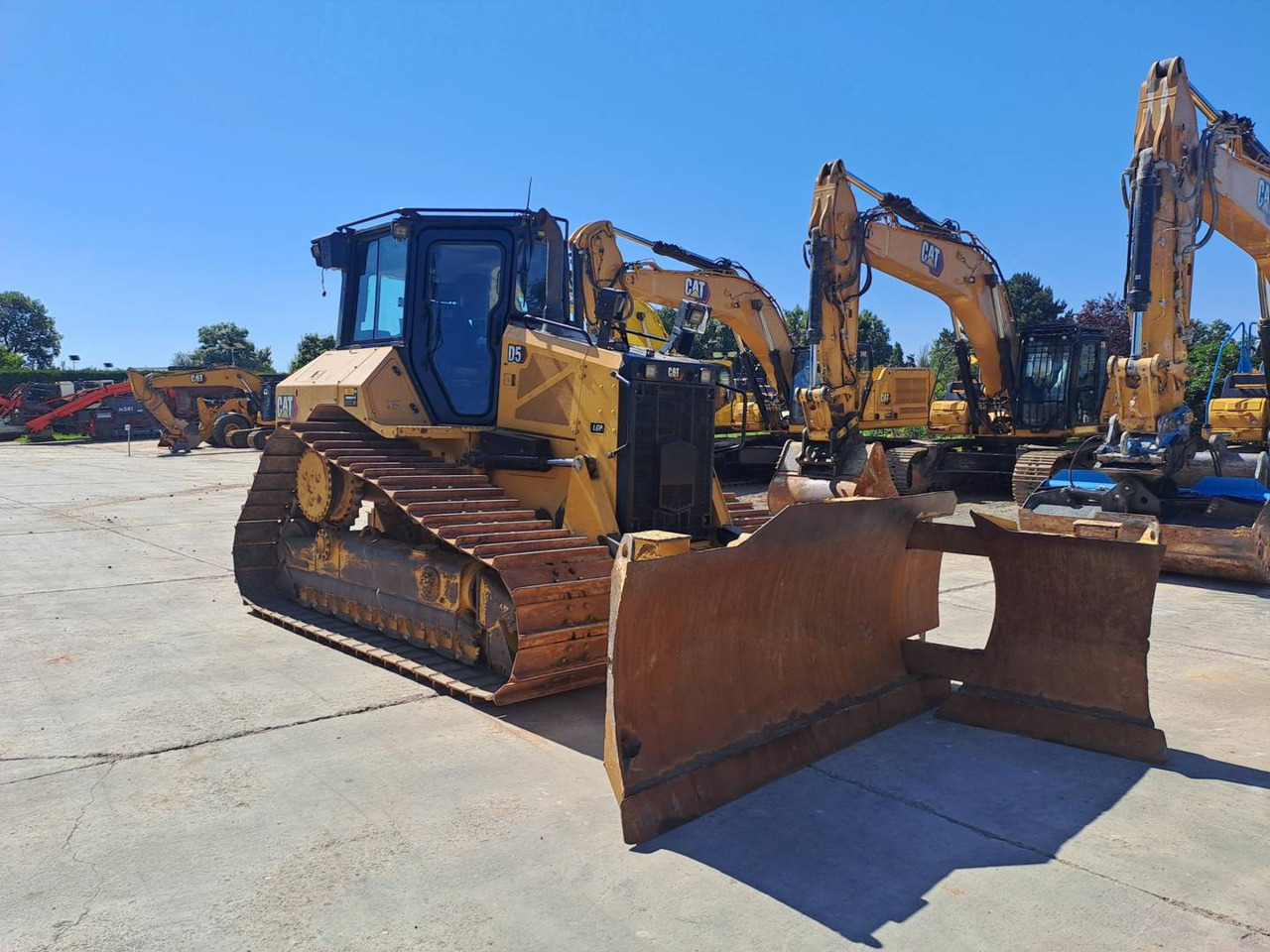 CAT D5 - Bulldozer: gambar 2 CAT D5 - Bulldozer: gambar 2