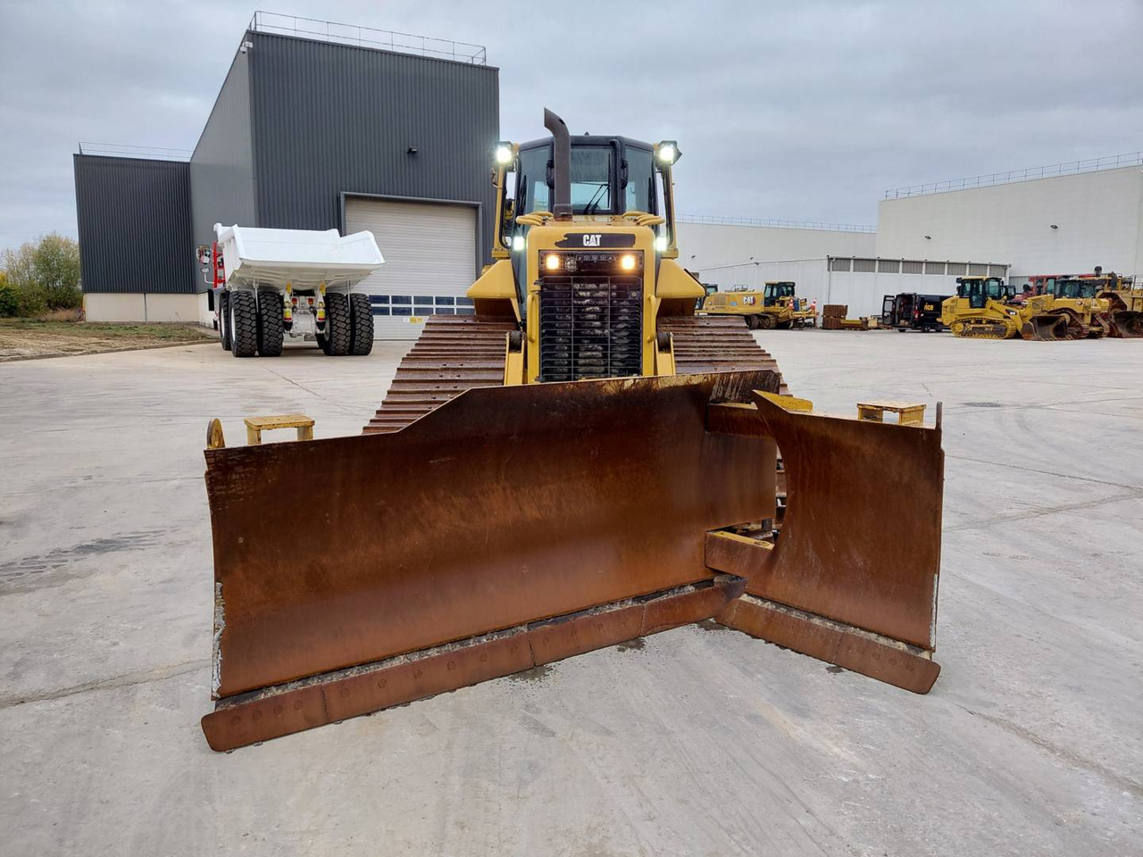 CAT D6N3B LGP - Bulldozer: gambar 3 CAT D6N3B LGP - Bulldozer: gambar 3