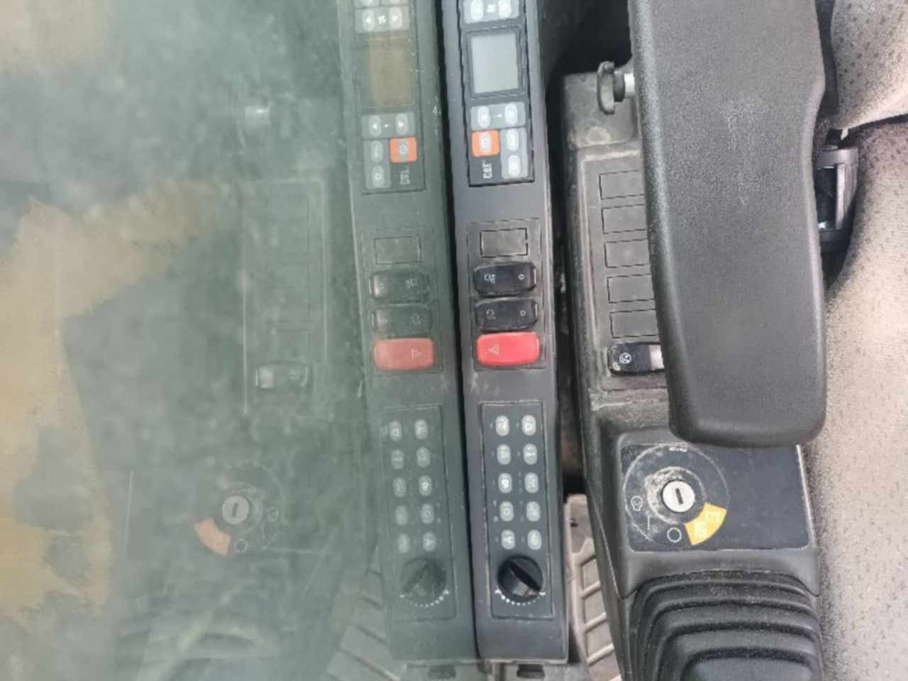 CAT MH3022-1 - Ekskavator roda: gambar 5 CAT MH3022-1 - Ekskavator roda: gambar 5