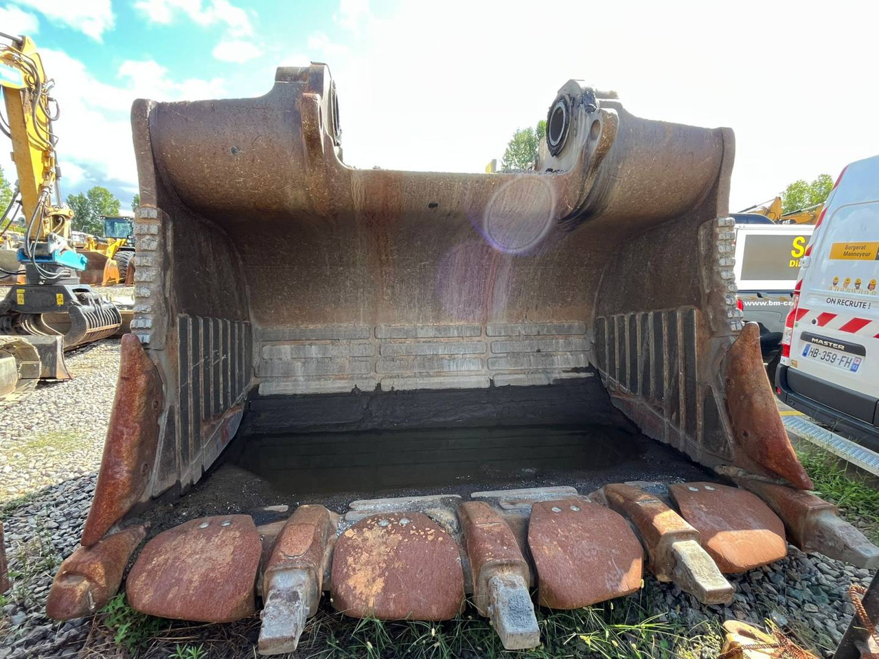 CAT - Ember: gambar 1 CAT - Ember: gambar 1