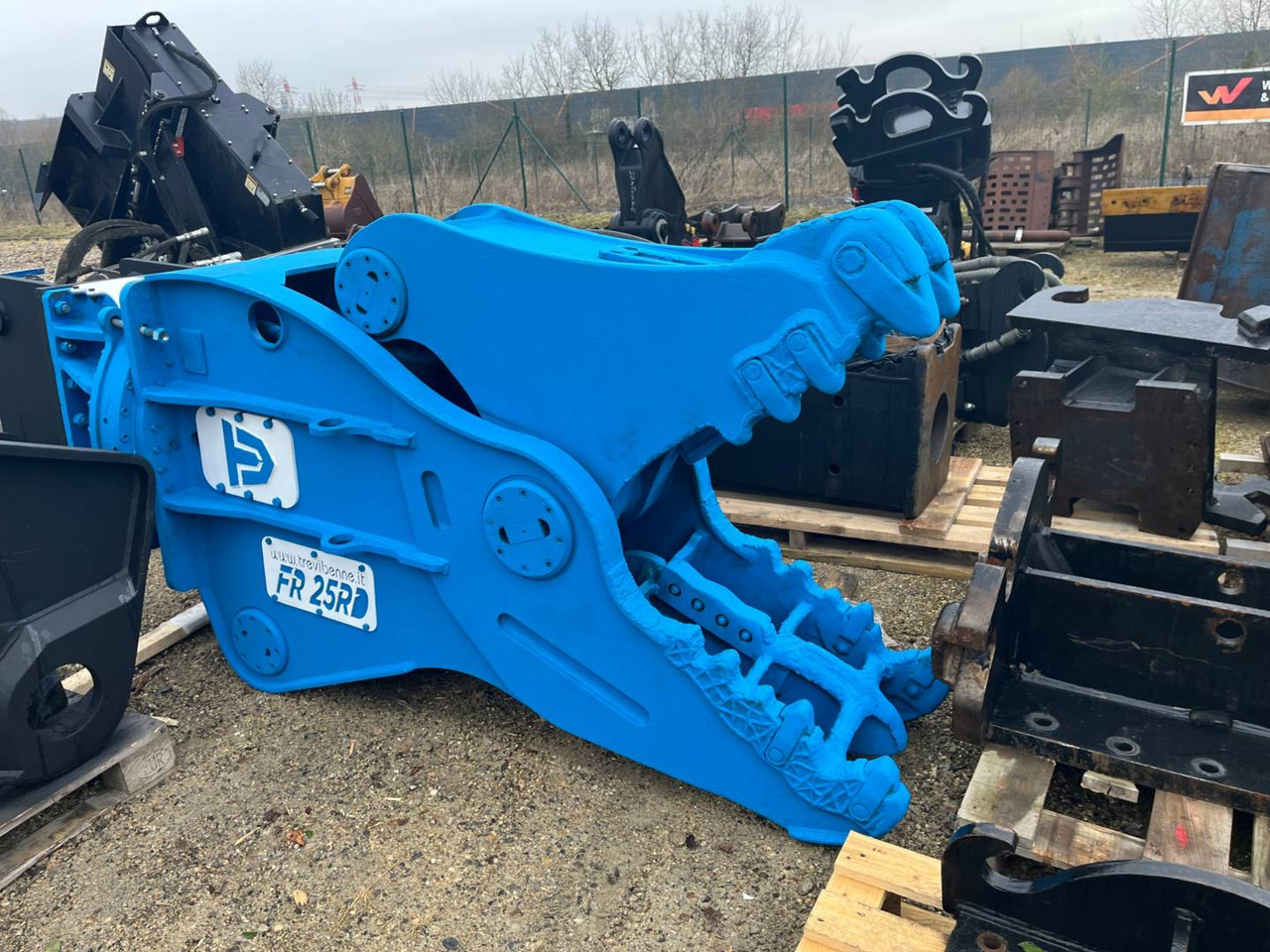 TREVI FR25RD/TREVIBENNE/BROYEUR/ CRUSHER - Gunting pembongkaran untuk Peralatan konstruksi: gambar 1 TREVI FR25RD/TREVIBENNE/BROYEUR/ CRUSHER - Gunting pembongkaran untuk Peralatan konstruksi: gambar 1