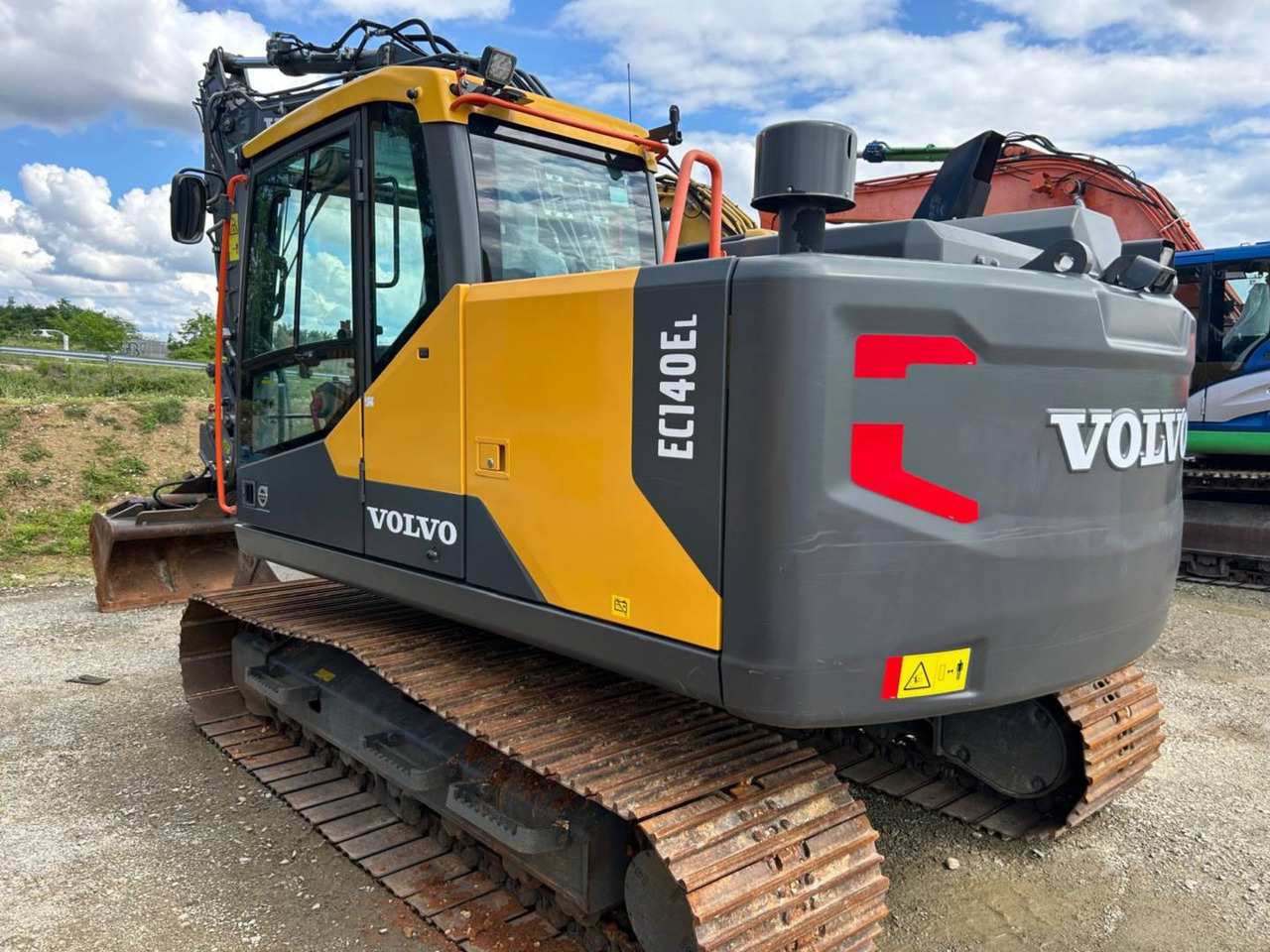 VOLVO CONSTRUCTION EQUIPMENT EC140 - Ekskavator perayap: gambar 4 VOLVO CONSTRUCTION EQUIPMENT EC140 - Ekskavator perayap: gambar 4