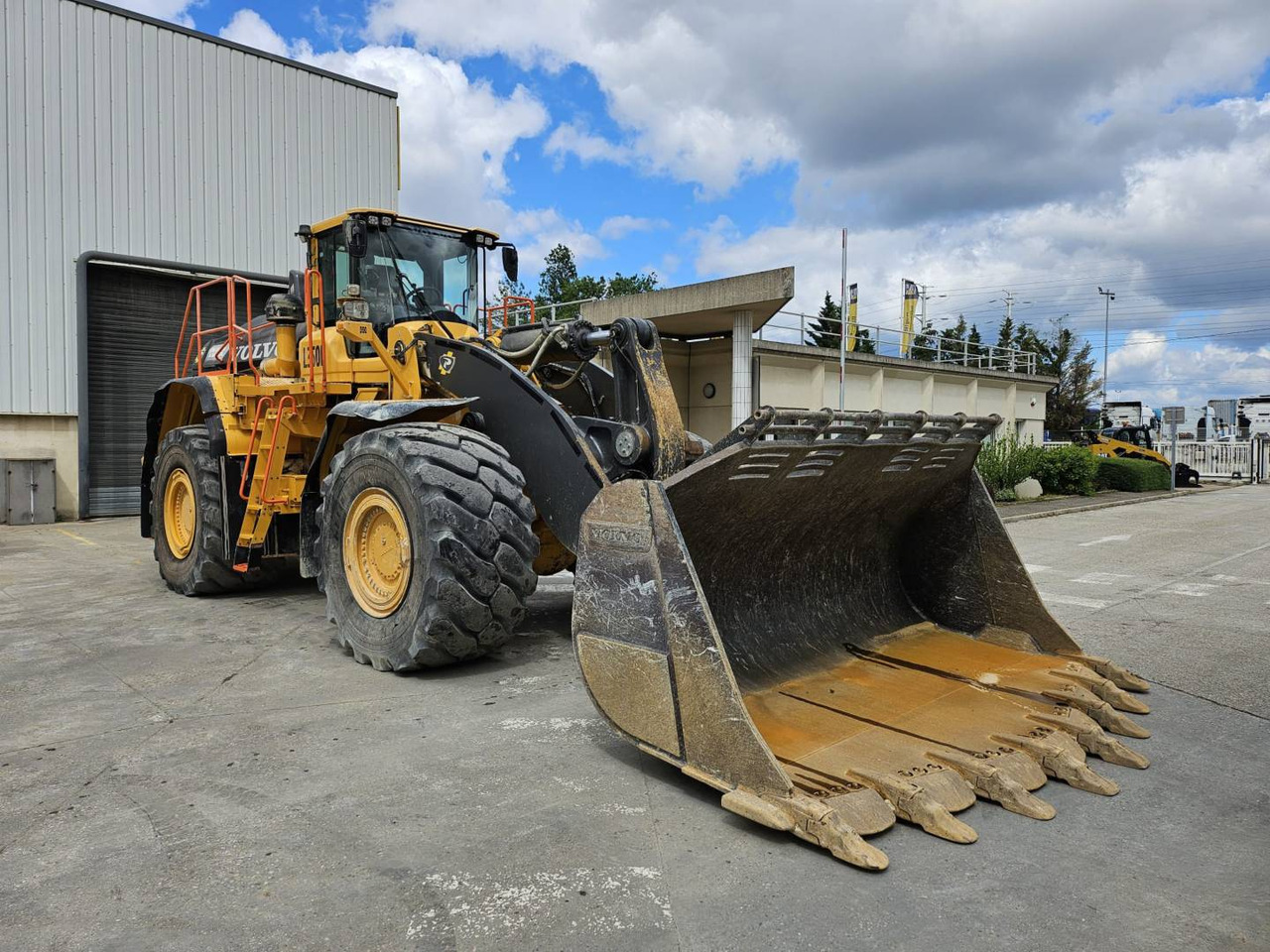 VOLVO CONSTRUCTION EQUIPMENT L350H - Wheel loader: gambar 1 VOLVO CONSTRUCTION EQUIPMENT L350H - Wheel loader: gambar 1