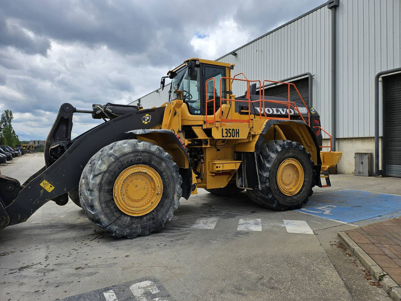 VOLVO CONSTRUCTION EQUIPMENT L350H - Wheel loader: gambar 2 VOLVO CONSTRUCTION EQUIPMENT L350H - Wheel loader: gambar 2