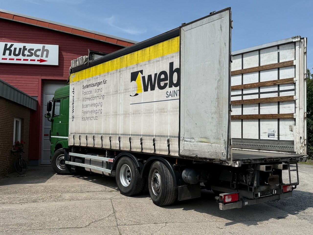 DAF XF 460 SpaceCab, Edscha, Lenkachse, Intarder - Truk dengan terpal samping: gambar 4 DAF XF 460 SpaceCab, Edscha, Lenkachse, Intarder - Truk dengan terpal samping: gambar 4