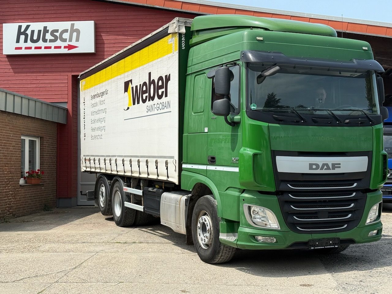 DAF XF 460 SpaceCab, Edscha, Lenkachse, Intarder - Truk dengan terpal samping: gambar 5 DAF XF 460 SpaceCab, Edscha, Lenkachse, Intarder - Truk dengan terpal samping: gambar 5