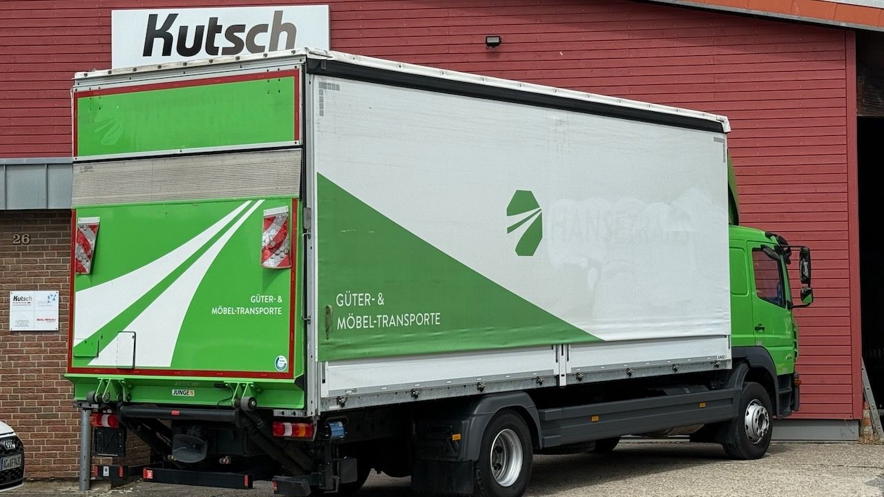 Mercedes-Benz Atego 1624L Pritsche/Plane, Ladebordwand - Truk dengan terpal samping: gambar 2 Mercedes-Benz Atego 1624L Pritsche/Plane, Ladebordwand - Truk dengan terpal samping: gambar 2