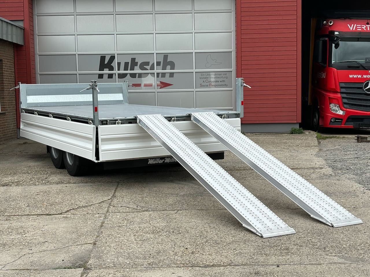 Müller-Mitteltal KA-TA-R 11,9/024 Breitreifen, Alu-Rampen, LED - Trailer jungkit: gambar 1 Müller-Mitteltal KA-TA-R 11,9/024 Breitreifen, Alu-Rampen, LED - Trailer jungkit: gambar 1
