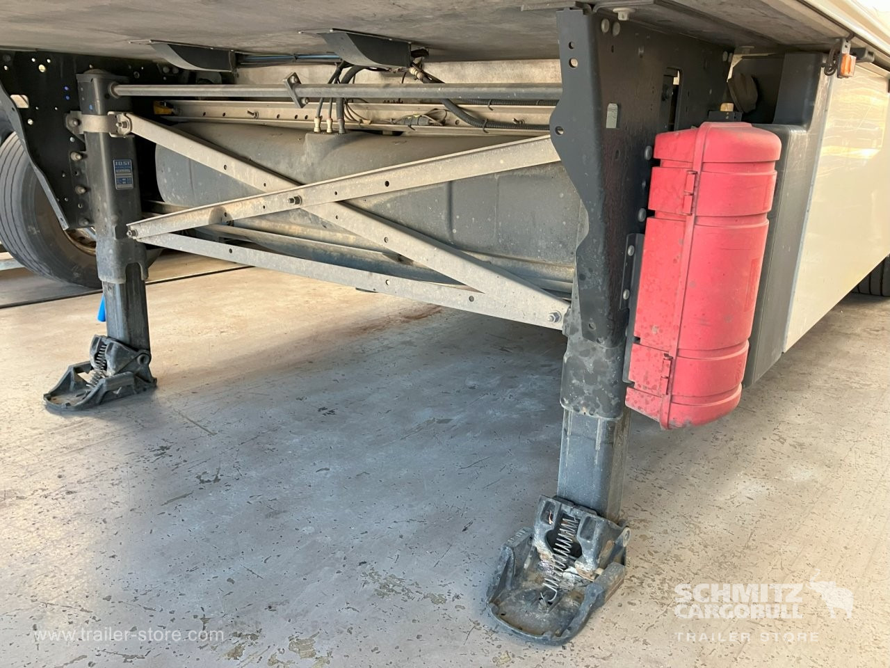 SCHMITZ Semiremolque Frigo Standard Double deck - Semi-trailer isotermal: gambar 4 SCHMITZ Semiremolque Frigo Standard Double deck - Semi-trailer isotermal: gambar 4