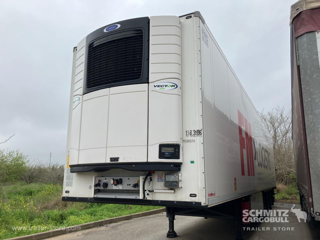 SCHMITZ Semiremolque Frigo Standard Double deck - Semi-trailer isotermal: gambar 1 SCHMITZ Semiremolque Frigo Standard Double deck - Semi-trailer isotermal: gambar 1