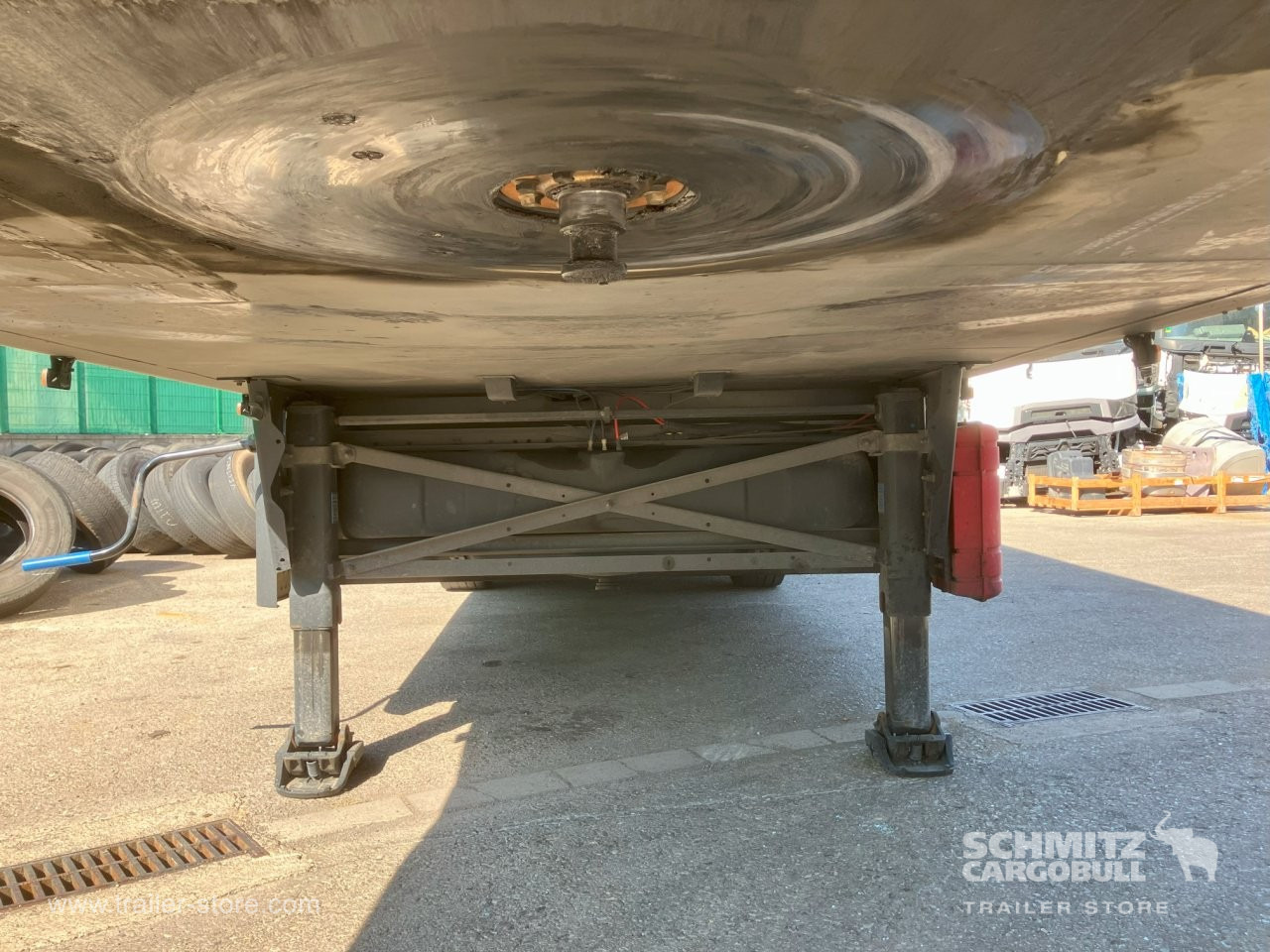 SCHMITZ Semiremolque Frigo Standard Double deck - Semi-trailer isotermal: gambar 4 SCHMITZ Semiremolque Frigo Standard Double deck - Semi-trailer isotermal: gambar 4