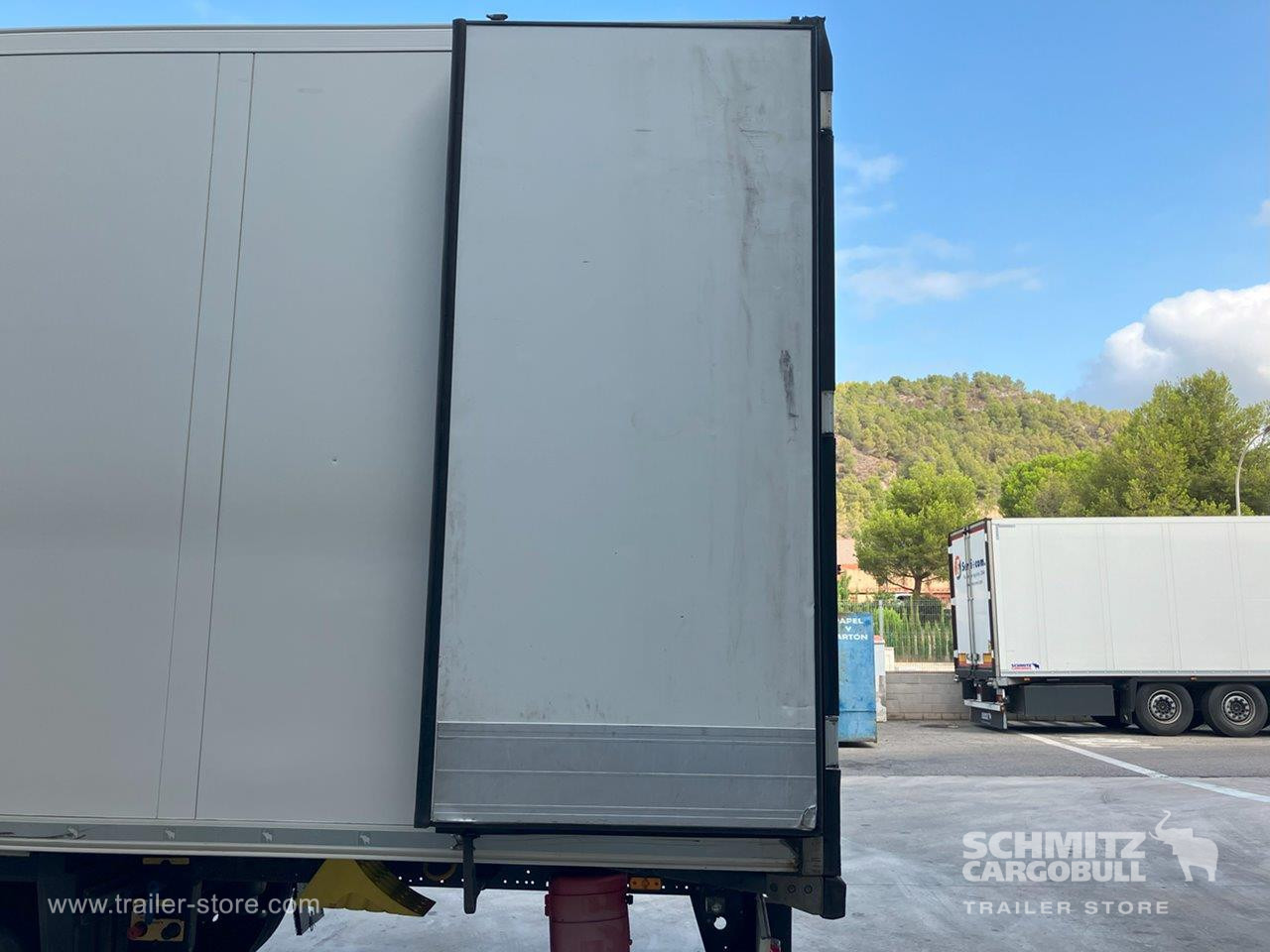 SCHMITZ Semiremolque Frigo Standard - Semi-trailer isotermal: gambar 4 SCHMITZ Semiremolque Frigo Standard - Semi-trailer isotermal: gambar 4