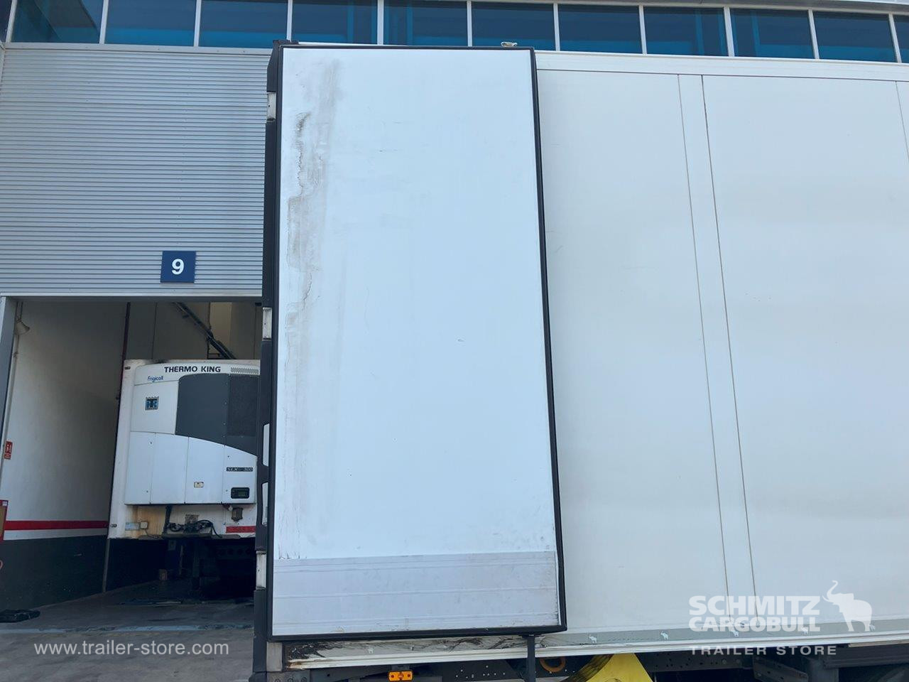 SCHMITZ Semiremolque Frigo Standard - Semi-trailer isotermal: gambar 3 SCHMITZ Semiremolque Frigo Standard - Semi-trailer isotermal: gambar 3