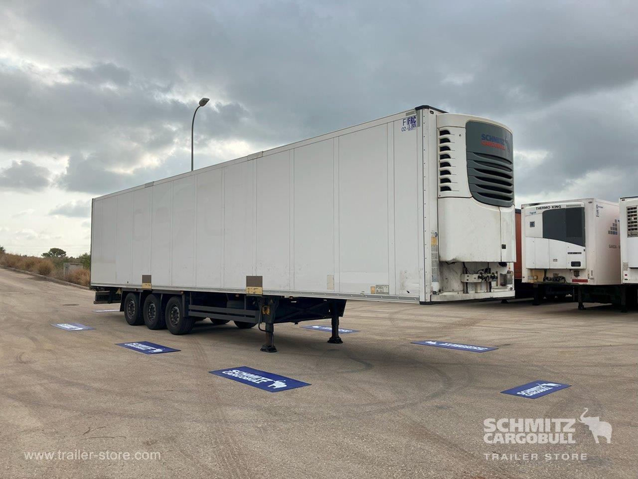 SCHMITZ Semiremolque Frigo Standard - Semi-trailer isotermal: gambar 2 SCHMITZ Semiremolque Frigo Standard - Semi-trailer isotermal: gambar 2