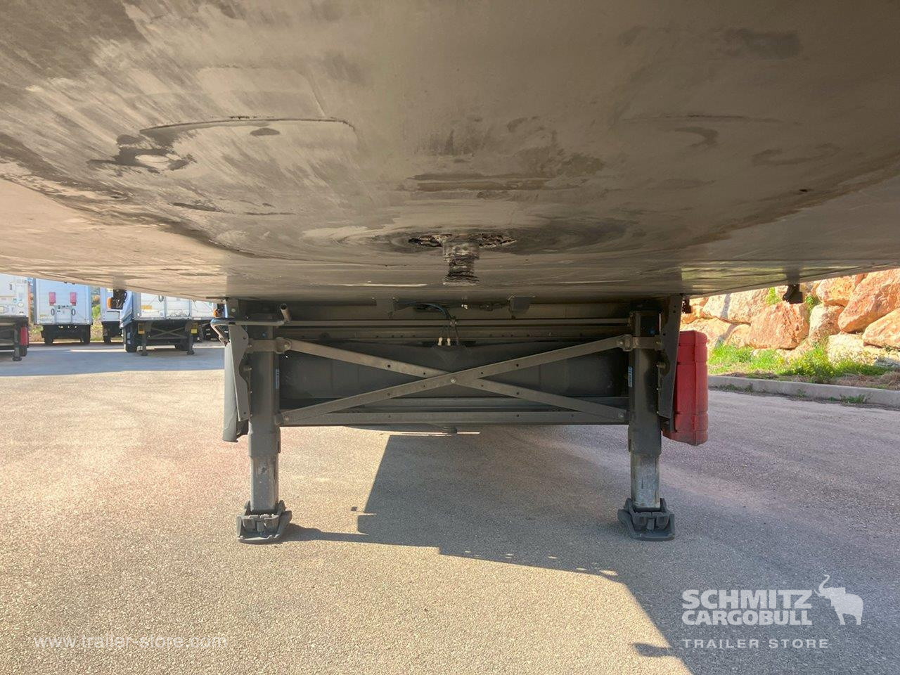 SCHMITZ Semiremolque Frigo Standard - Semi-trailer isotermal: gambar 4 SCHMITZ Semiremolque Frigo Standard - Semi-trailer isotermal: gambar 4