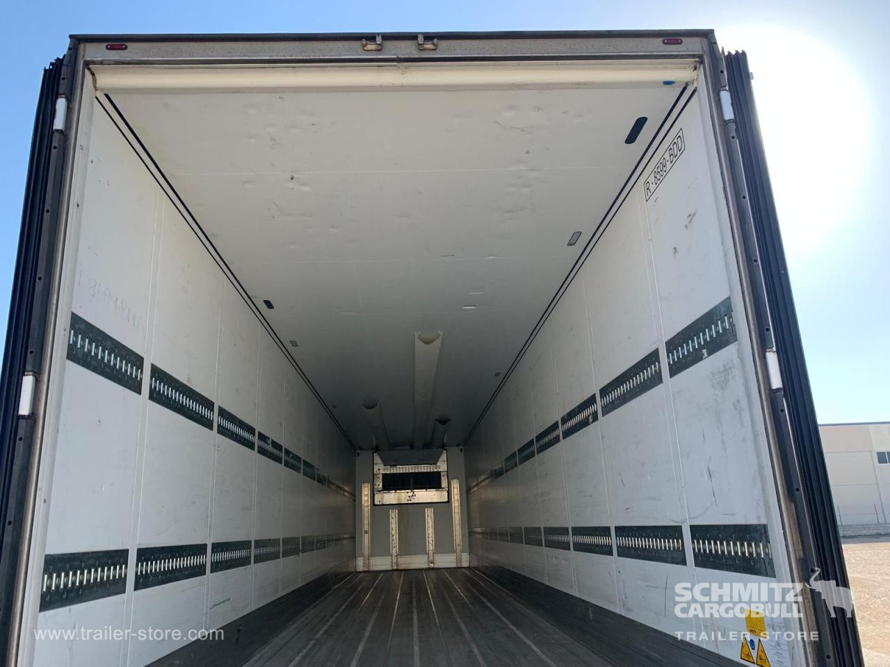 SCHMITZ Semiremolque Frigo Standard - Semi-trailer isotermal: gambar 3 SCHMITZ Semiremolque Frigo Standard - Semi-trailer isotermal: gambar 3