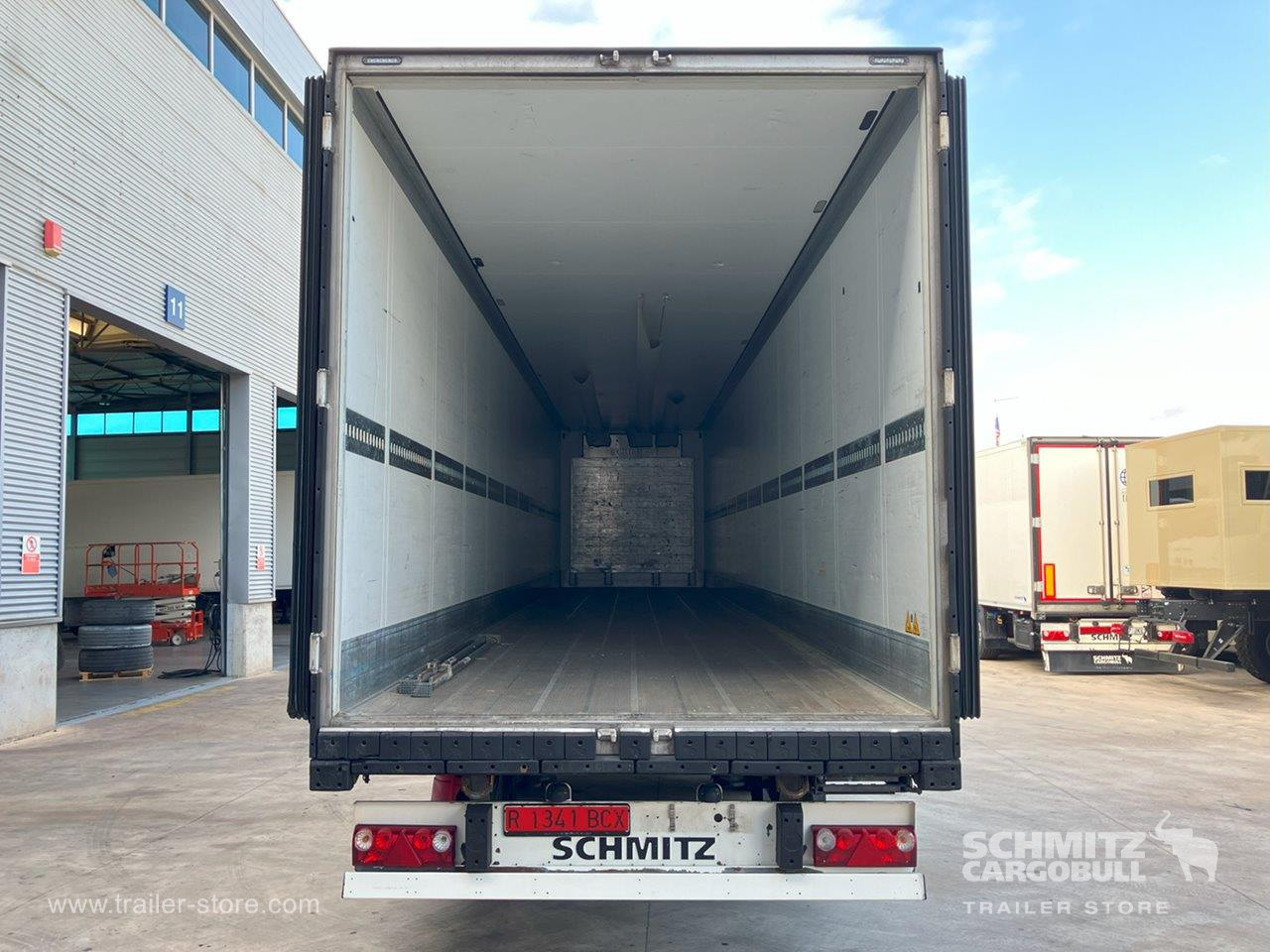 SCHMITZ Semiremolque Frigo Standard - Semi-trailer isotermal: gambar 2 SCHMITZ Semiremolque Frigo Standard - Semi-trailer isotermal: gambar 2