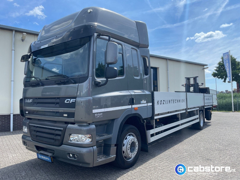 DAF CF 85 .360 4x2 Euro 5 - Open laadbak - Bouwjaar 2012 - Kooi-aap meeneemheftruck - Truk flatbed: gambar 1 DAF CF 85 .360 4x2 Euro 5 - Open laadbak - Bouwjaar 2012 - Kooi-aap meeneemheftruck - Truk flatbed: gambar 1