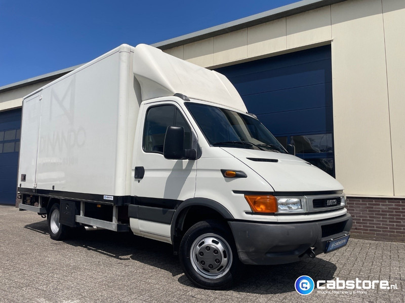 Iveco 40C12 Daily 4x2 Bakwagen Euro 3 - Bouwjaar 2003 - APK tot 10-05-2026 -Handgeschakelde versnellingsbak - Van box: gambar 1 Iveco 40C12 Daily 4x2 Bakwagen Euro 3 - Bouwjaar 2003 - APK tot 10-05-2026 -Handgeschakelde versnellingsbak - Van box: gambar 1