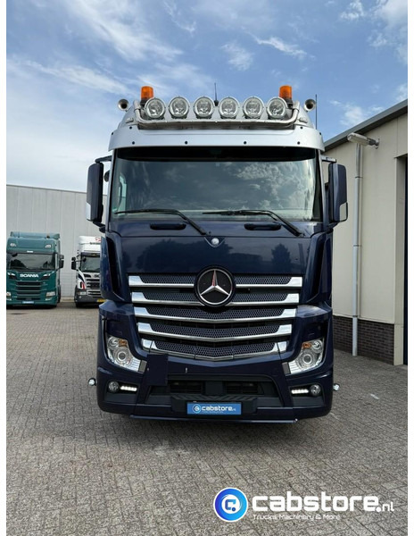 Mercedes-Benz ACTROS 3663 Euro 6 - 8x2 - RETARDER - Bouwjaar 09-2017 - 30 Ton's Container Kabelsysteem - Km 476.892 - Good condition - Truk pembawa sistem kabel: gambar 4 Mercedes-Benz ACTROS 3663 Euro 6 - 8x2 - RETARDER - Bouwjaar 09-2017 - 30 Ton's Container Kabelsysteem - Km 476.892 - Good condition - Truk pembawa sistem kabel: gambar 4