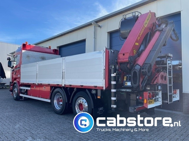 Scania R520 LB6X2*4HNB Euro 6 - Bouwjaar 2013 - Highline - Opticruise - Open box + Palfinger PK 24001-K B Autolaadkraan - Good condition ! - Truk flatbed, Truk derek: gambar 5 Scania R520 LB6X2*4HNB Euro 6 - Bouwjaar 2013 - Highline - Opticruise - Open box + Palfinger PK 24001-K B Autolaadkraan - Good condition ! - Truk flatbed, Truk derek: gambar 5