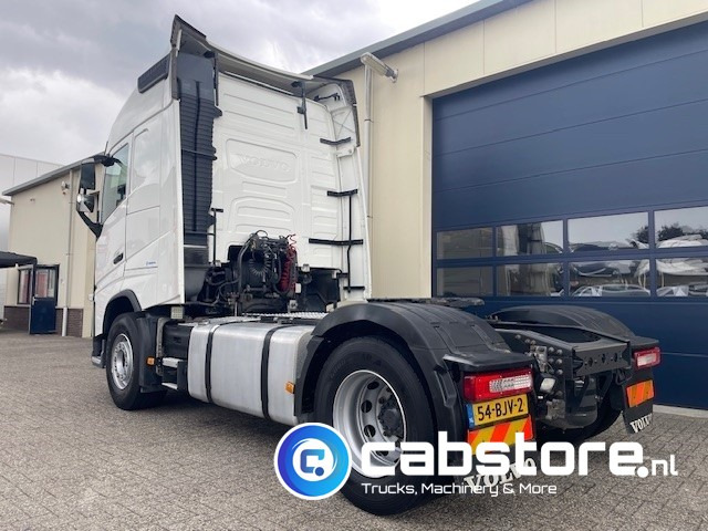 Volvo FH 460 4x2 Euro 6 Globetrotter 4x2 Euro 6 - Hydrauliek unit - VEB+ - Bouwjaar 09-2017 - Km 521.341 - Globetrotter - Diff.lock - I-Shift - Tractor head: gambar 4 Volvo FH 460 4x2 Euro 6 Globetrotter 4x2 Euro 6 - Hydrauliek unit - VEB+ - Bouwjaar 09-2017 - Km 521.341 - Globetrotter - Diff.lock - I-Shift - Tractor head: gambar 4