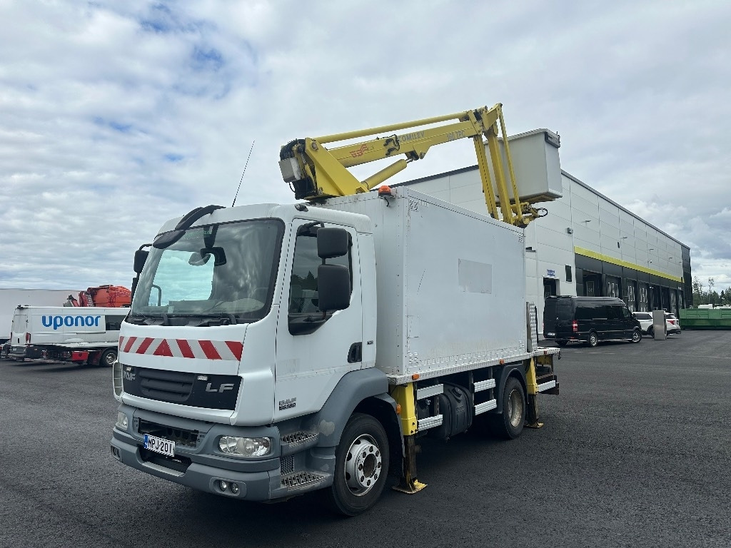 DAF 55.180 henkilönostin - Truk derek: gambar 1 DAF 55.180 henkilönostin - Truk derek: gambar 1