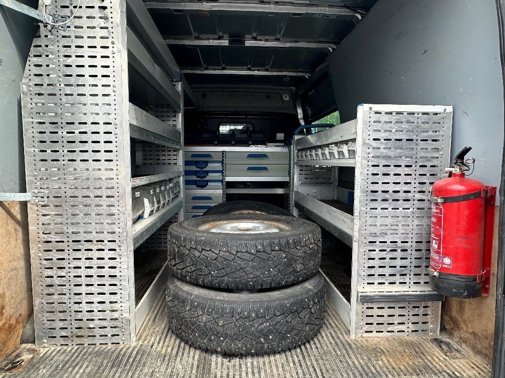 Van panel Ford Transit T350 4X4 huoltohyllyt: gambar 10