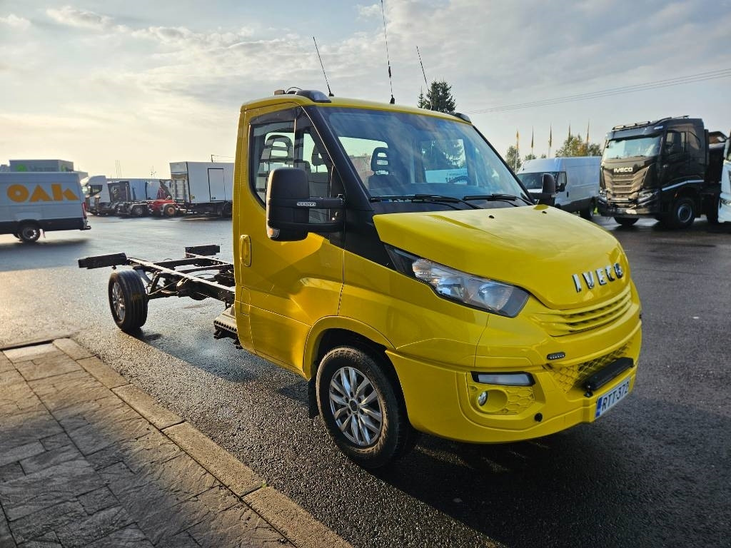 Iveco 35S18 - Van box: gambar 2 Iveco 35S18 - Van box: gambar 2