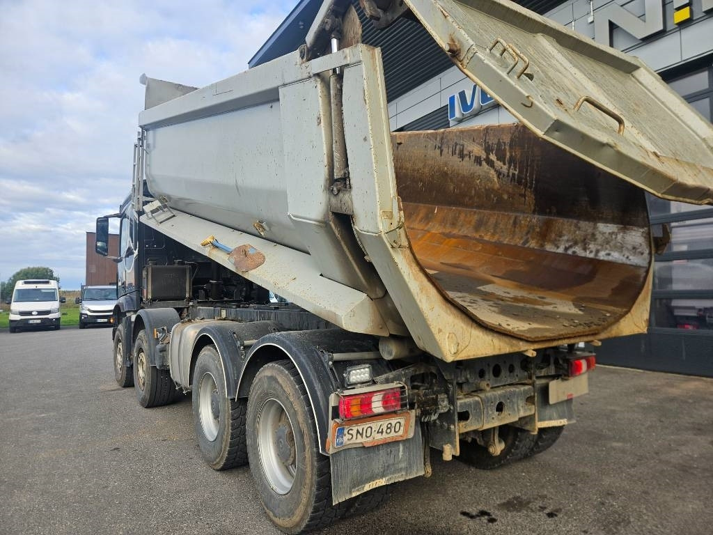 Mercedes-Benz Arocs 8x4 - Truk jungkit: gambar 4 Mercedes-Benz Arocs 8x4 - Truk jungkit: gambar 4