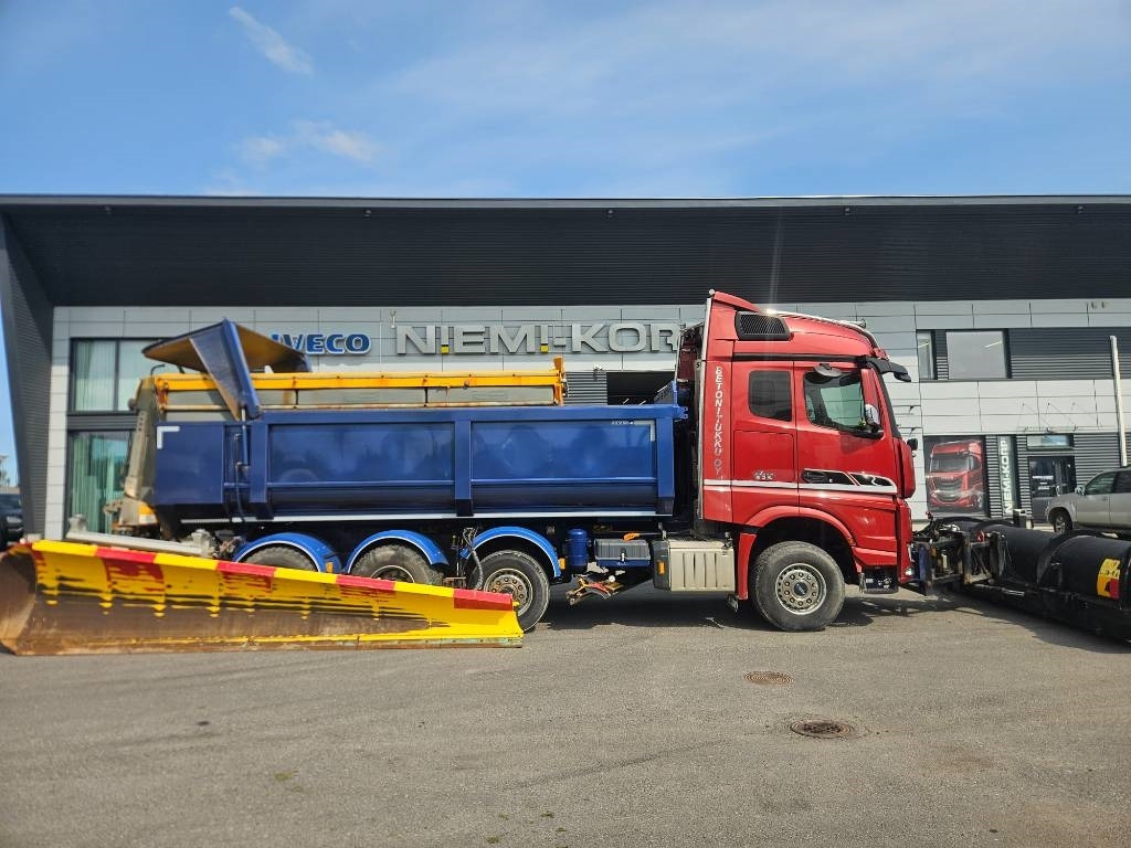 Sisu Polar 625 76tn tienhoitoauto - Truk jungkit: gambar 5 Sisu Polar 625 76tn tienhoitoauto - Truk jungkit: gambar 5