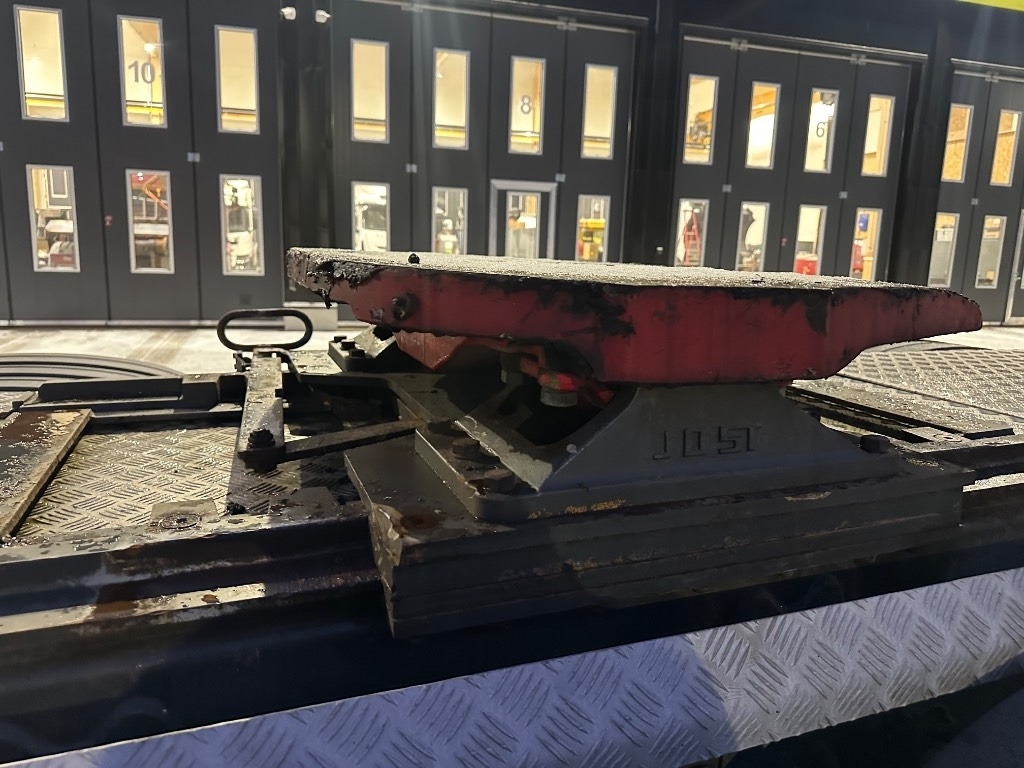 Volvo FH16 600 8x4*4 - Tractor head: gambar 5 Volvo FH16 600 8x4*4 - Tractor head: gambar 5