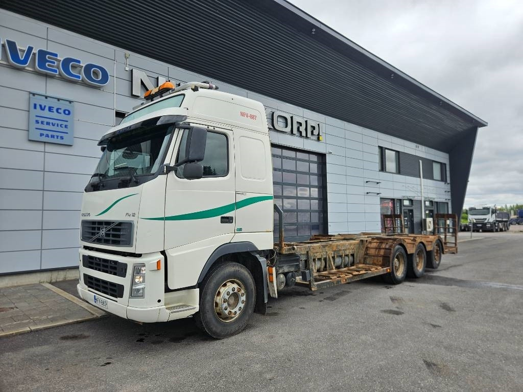Volvo FH12 8x4 - Truk logging: gambar 1 Volvo FH12 8x4 - Truk logging: gambar 1